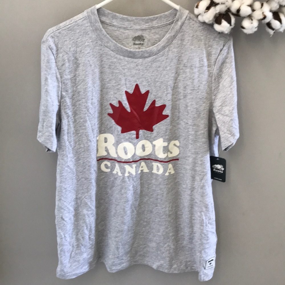 Roots Canada t-shirt. NWT women’s Large